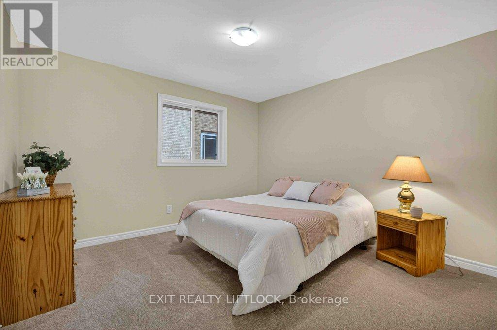 320 Mulligan Gardens, Peterborough (Monaghan Ward 2), Ontario  K9K 0H2 - Photo 18 - X12966754