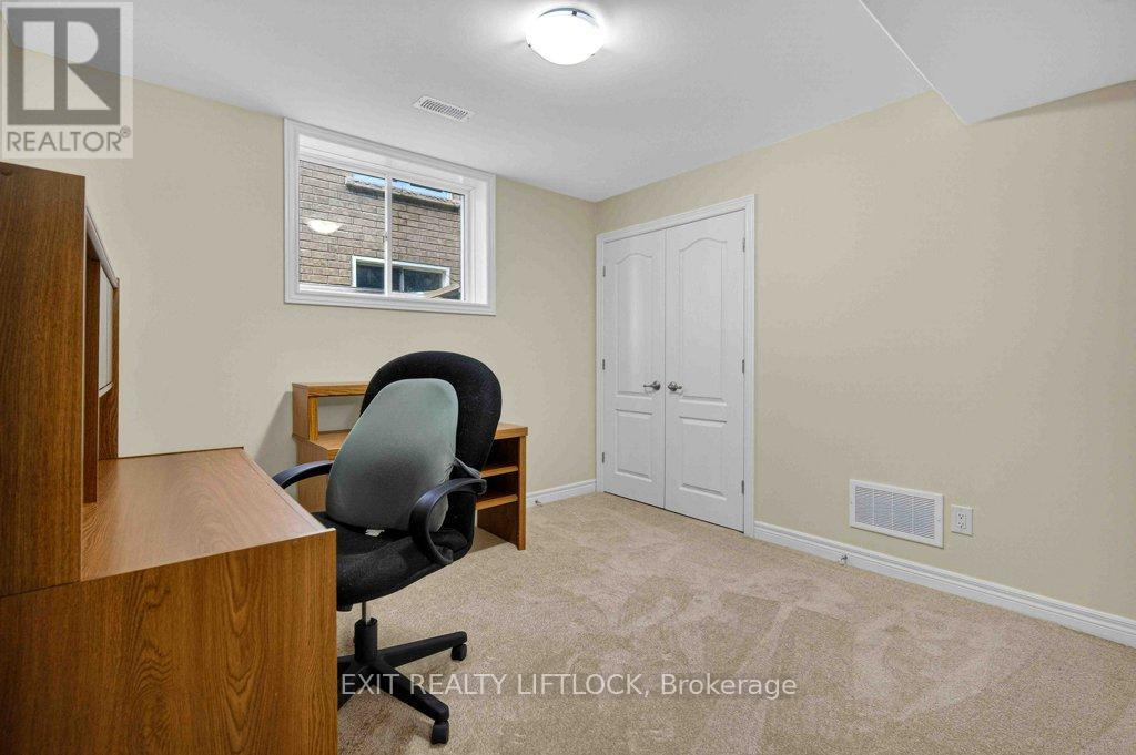 320 Mulligan Gardens, Peterborough (Monaghan Ward 2), Ontario  K9K 0H2 - Photo 27 - X12966754