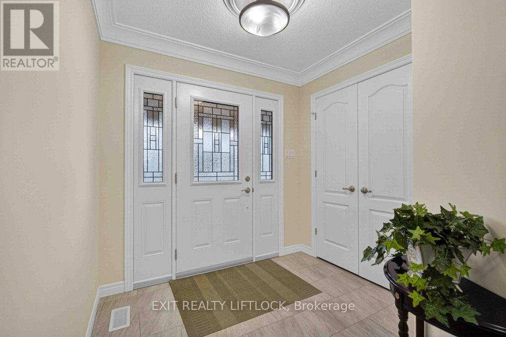 320 Mulligan Gardens, Peterborough (Monaghan Ward 2), Ontario  K9K 0H2 - Photo 3 - X12966754