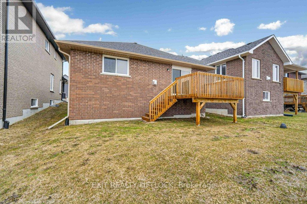 320 Mullighan Gardens, Peterborough (Monaghan Ward 2), Ontario  K9K 0H2 - Photo 35 - X12966754