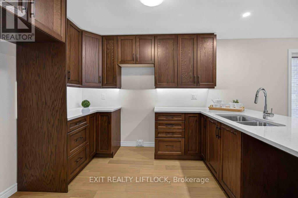 320 Mulligan Gardens, Peterborough (Monaghan Ward 2), Ontario  K9K 0H2 - Photo 5 - X12966754