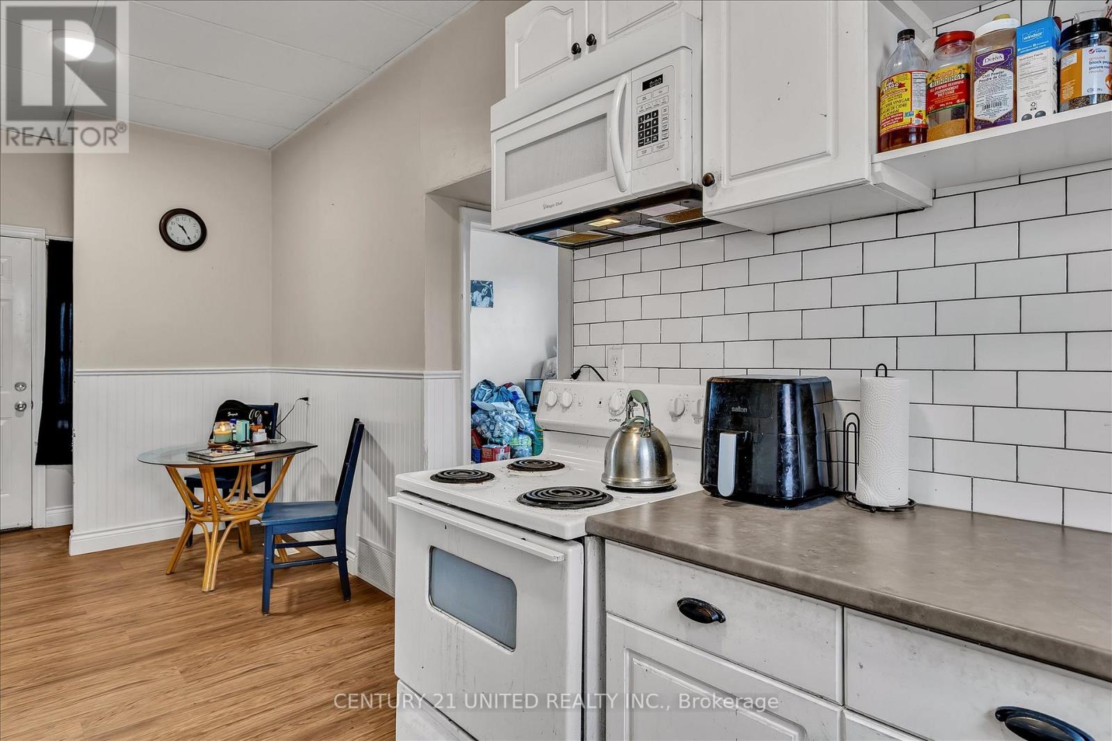 550 Aylmer Street N, Peterborough (Town Ward 3), Ontario  K9H 3W7 - Photo 9 - X12966962