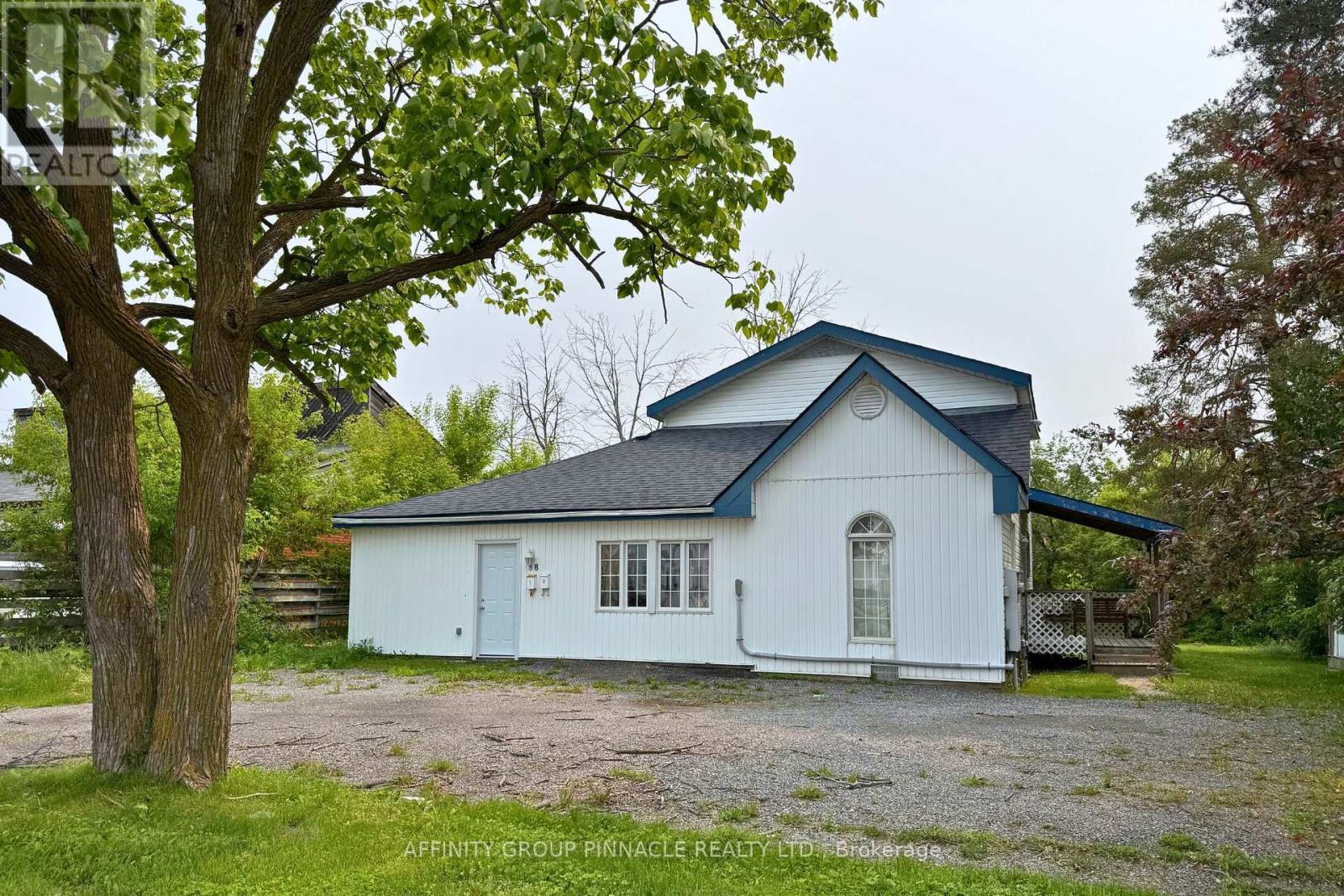 #2 - 88 Albert Street S, Kawartha Lakes (Lindsay), Ontario  K9V 3H6 - Photo 2 - X12967562