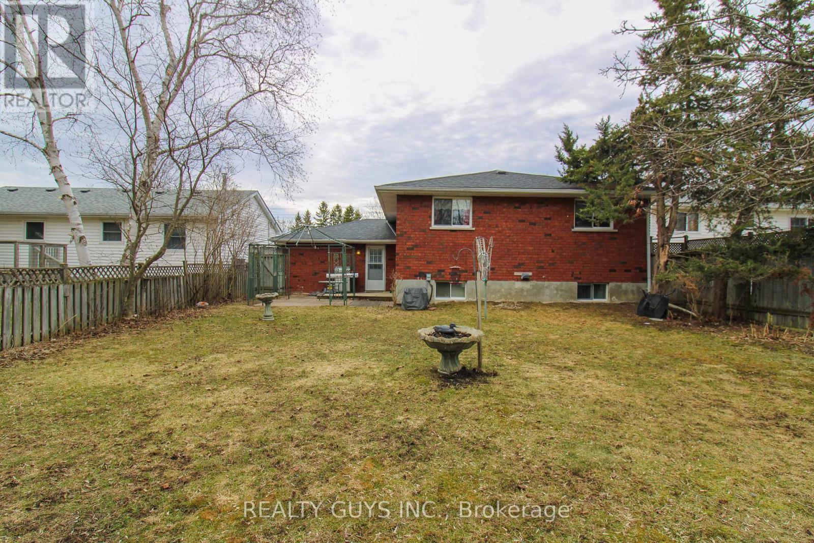 1168 Normandy Street, Peterborough (Northcrest Ward 5), Ontario  K9H 7L9 - Photo 3 - X12967844