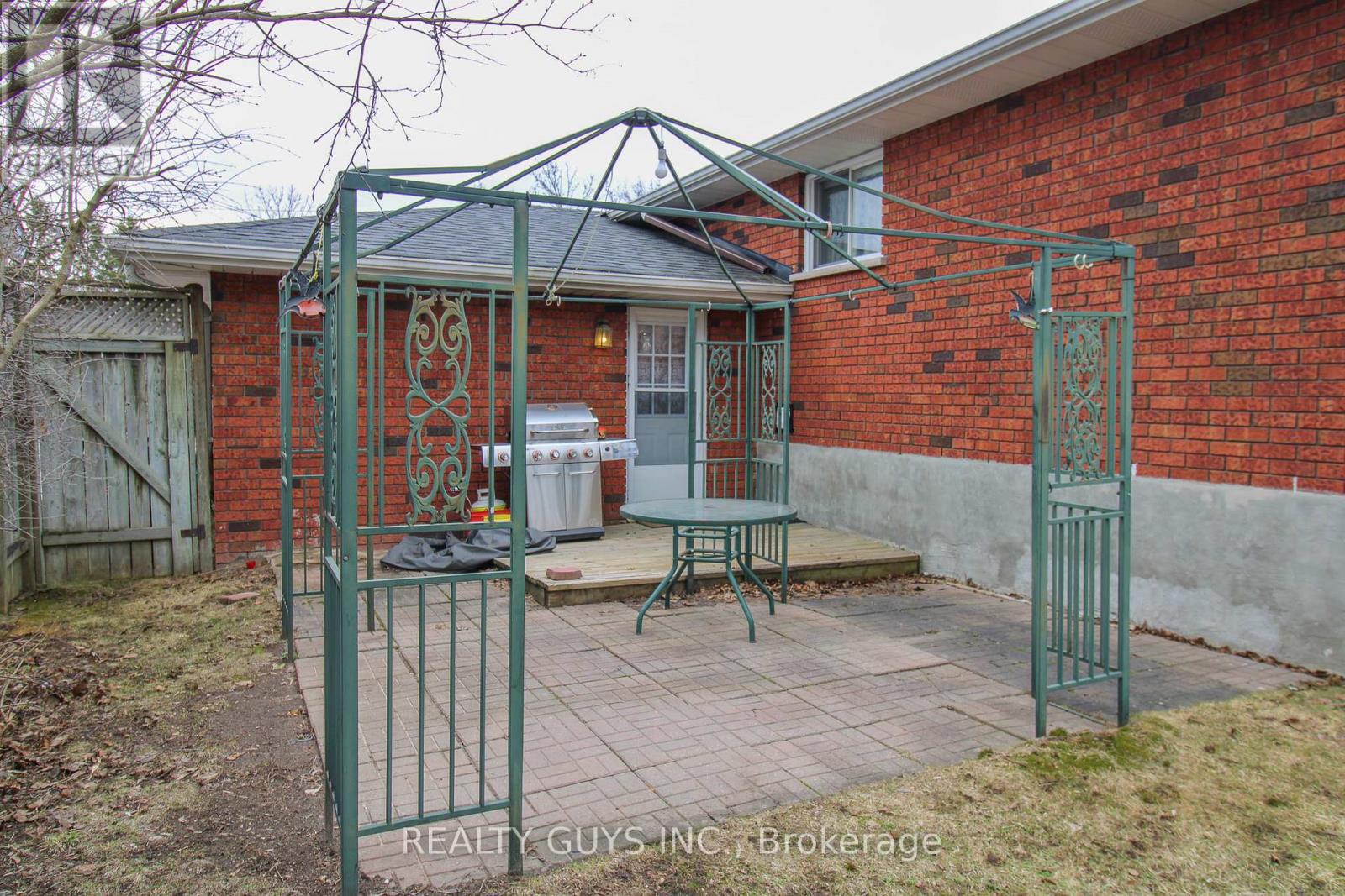 1168 Normandy Street, Peterborough (Northcrest Ward 5), Ontario  K9H 7L9 - Photo 4 - X12967844