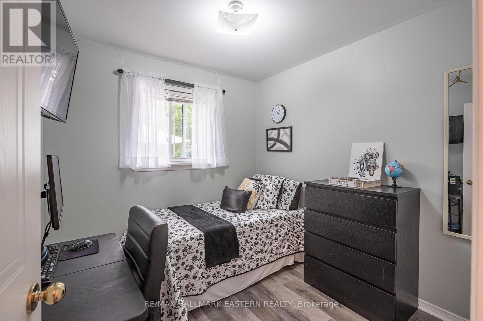 297 Towerhill Road, Peterborough (Northcrest Ward 5), Ontario  K9H 7N1 - Photo 12 - X12969046