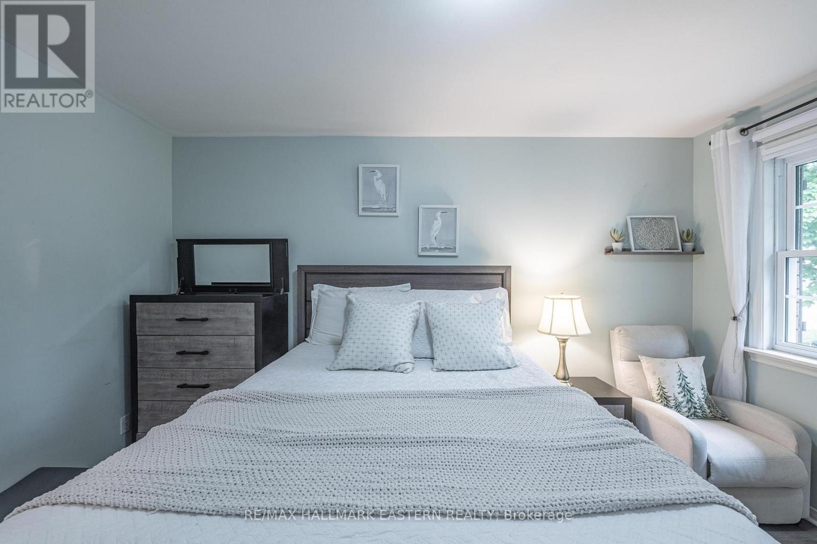 297 Towerhill Road, Peterborough (Northcrest Ward 5), Ontario  K9H 7N1 - Photo 14 - X12969046