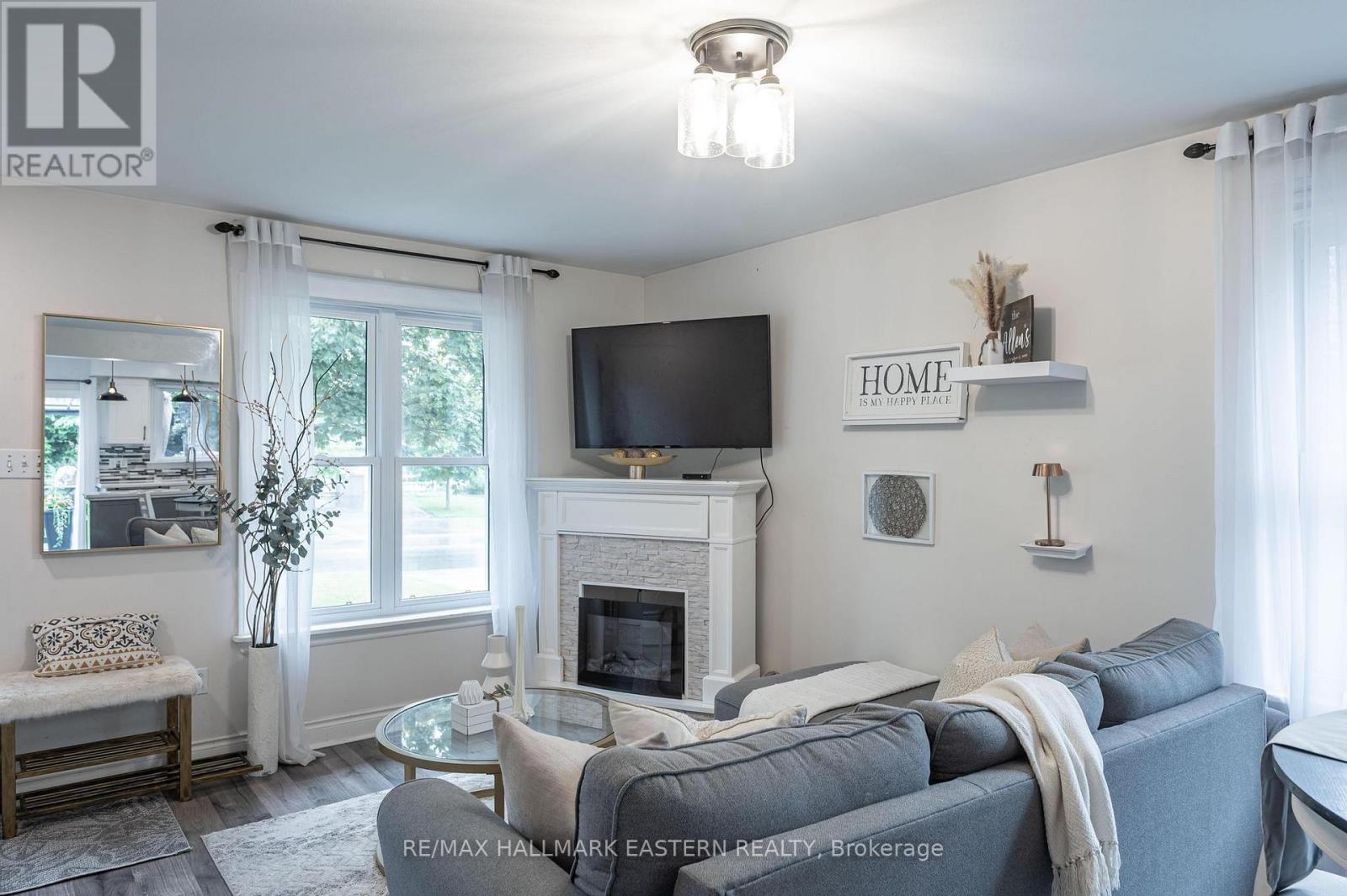 297 Towerhill Road, Peterborough (Northcrest Ward 5), Ontario  K9H 7N1 - Photo 3 - X12969046