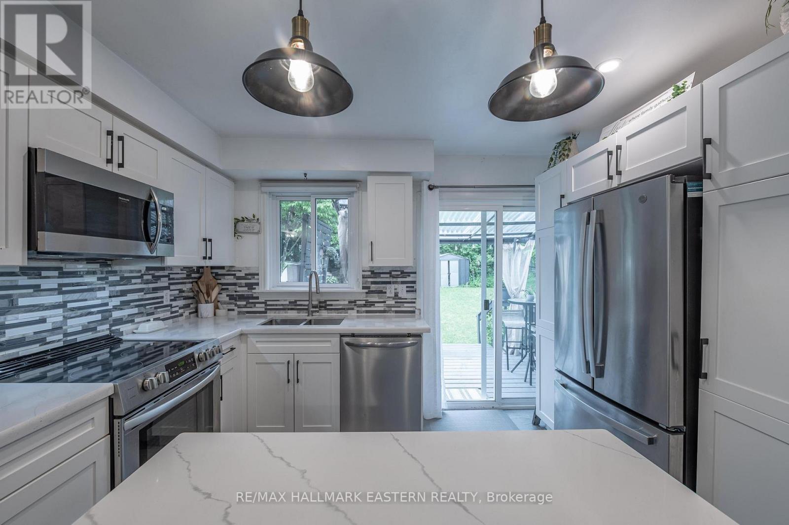 297 Towerhill Road, Peterborough (Northcrest Ward 5), Ontario  K9H 7N1 - Photo 6 - X12969046