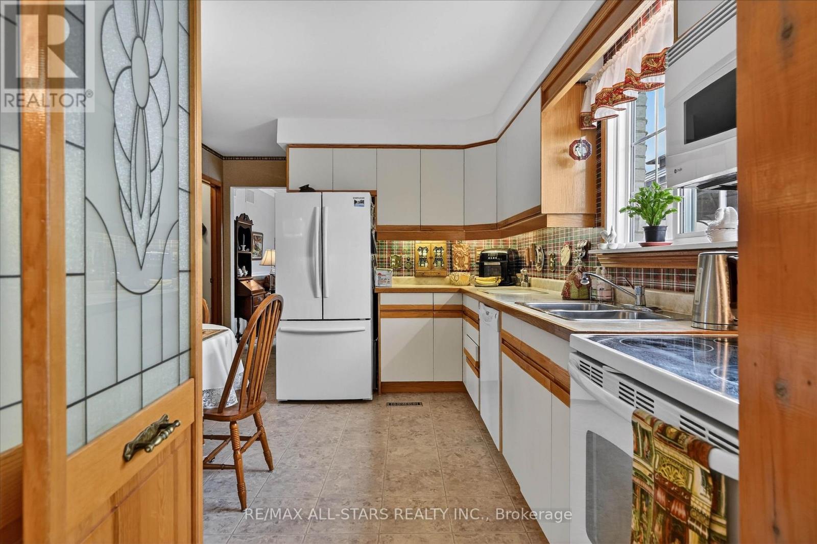 26 Applewood Crescent, Kawartha Lakes (Lindsay), Ontario  K9V 4W8 - Photo 11 - X12969180