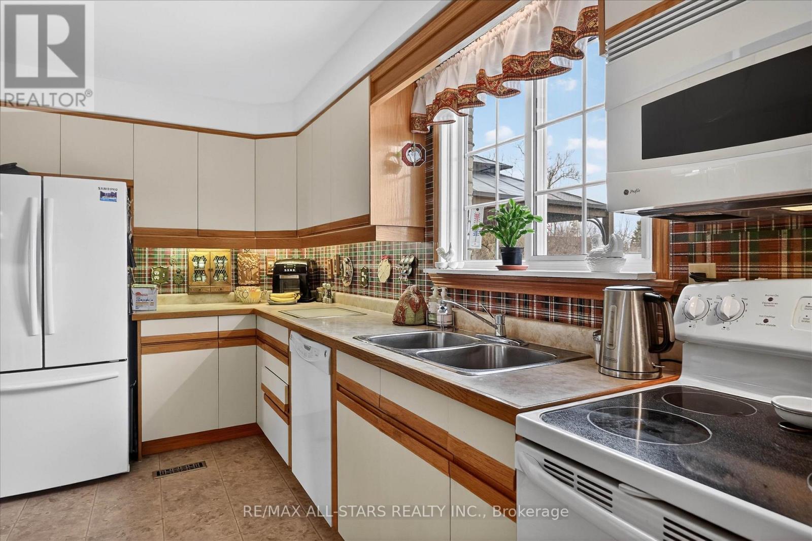 26 Applewood Crescent, Kawartha Lakes (Lindsay), Ontario  K9V 4W8 - Photo 12 - X12969180