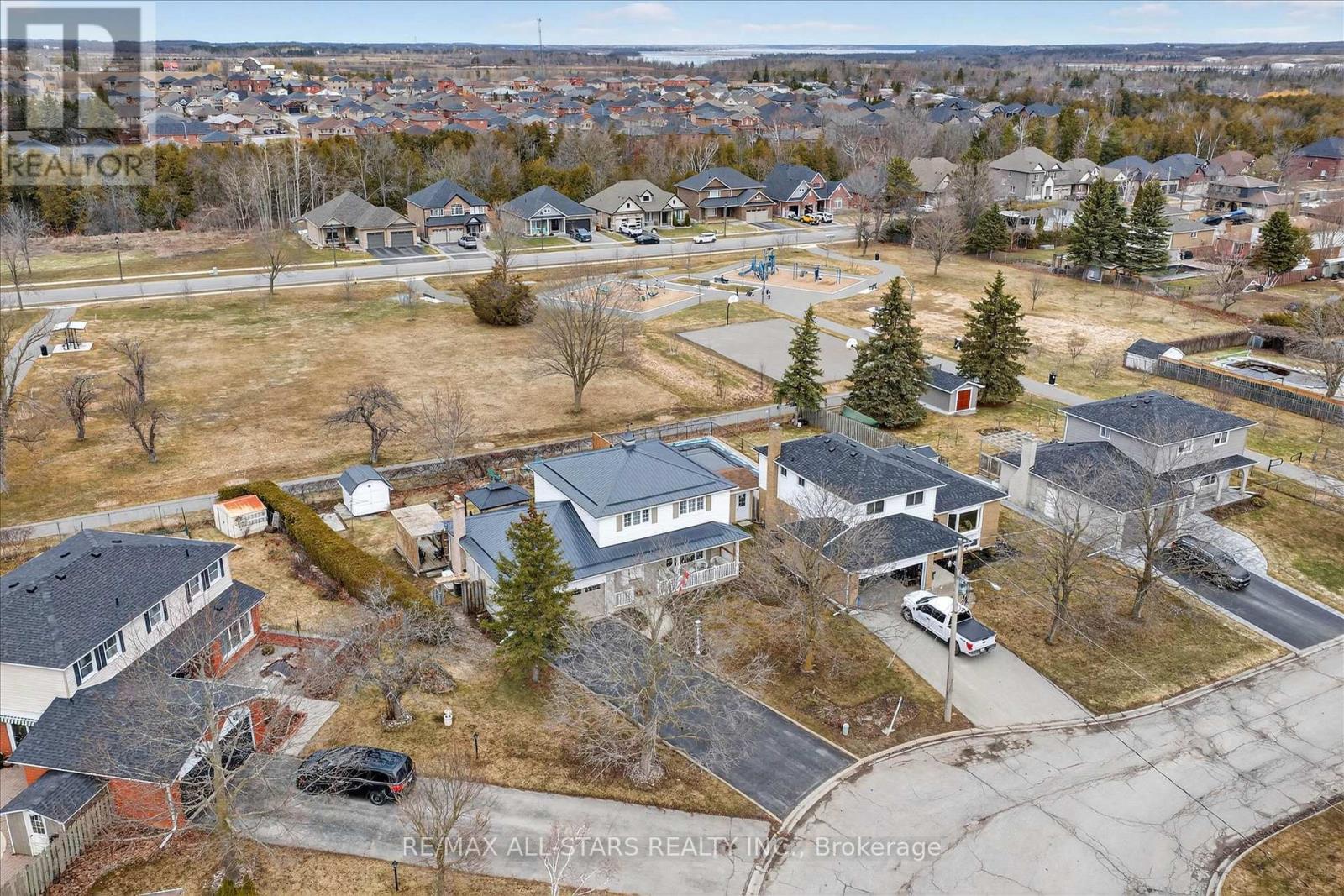 26 Applewood Crescent, Kawartha Lakes (Lindsay), Ontario  K9V 4W8 - Photo 3 - X12969180