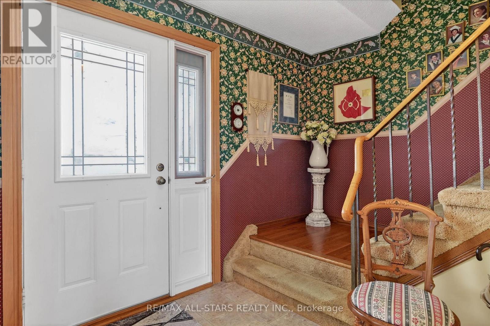 26 Applewood Crescent, Kawartha Lakes (Lindsay), Ontario  K9V 4W8 - Photo 4 - X12969180