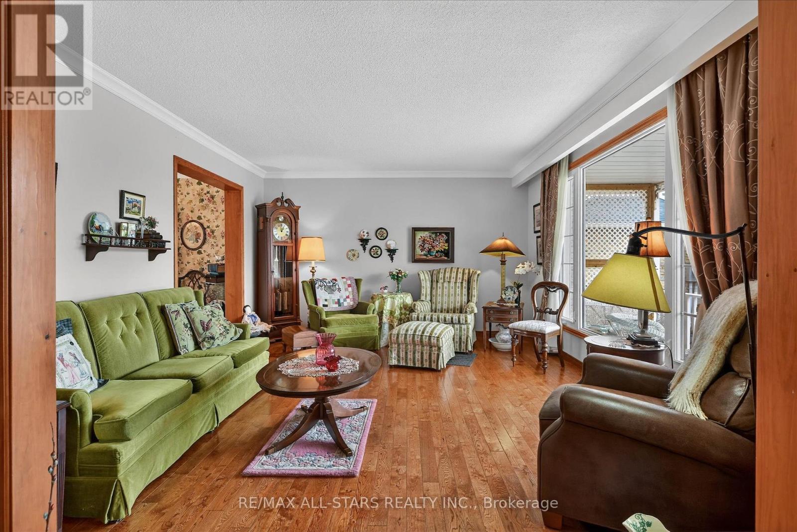 26 Applewood Crescent, Kawartha Lakes (Lindsay), Ontario  K9V 4W8 - Photo 5 - X12969180