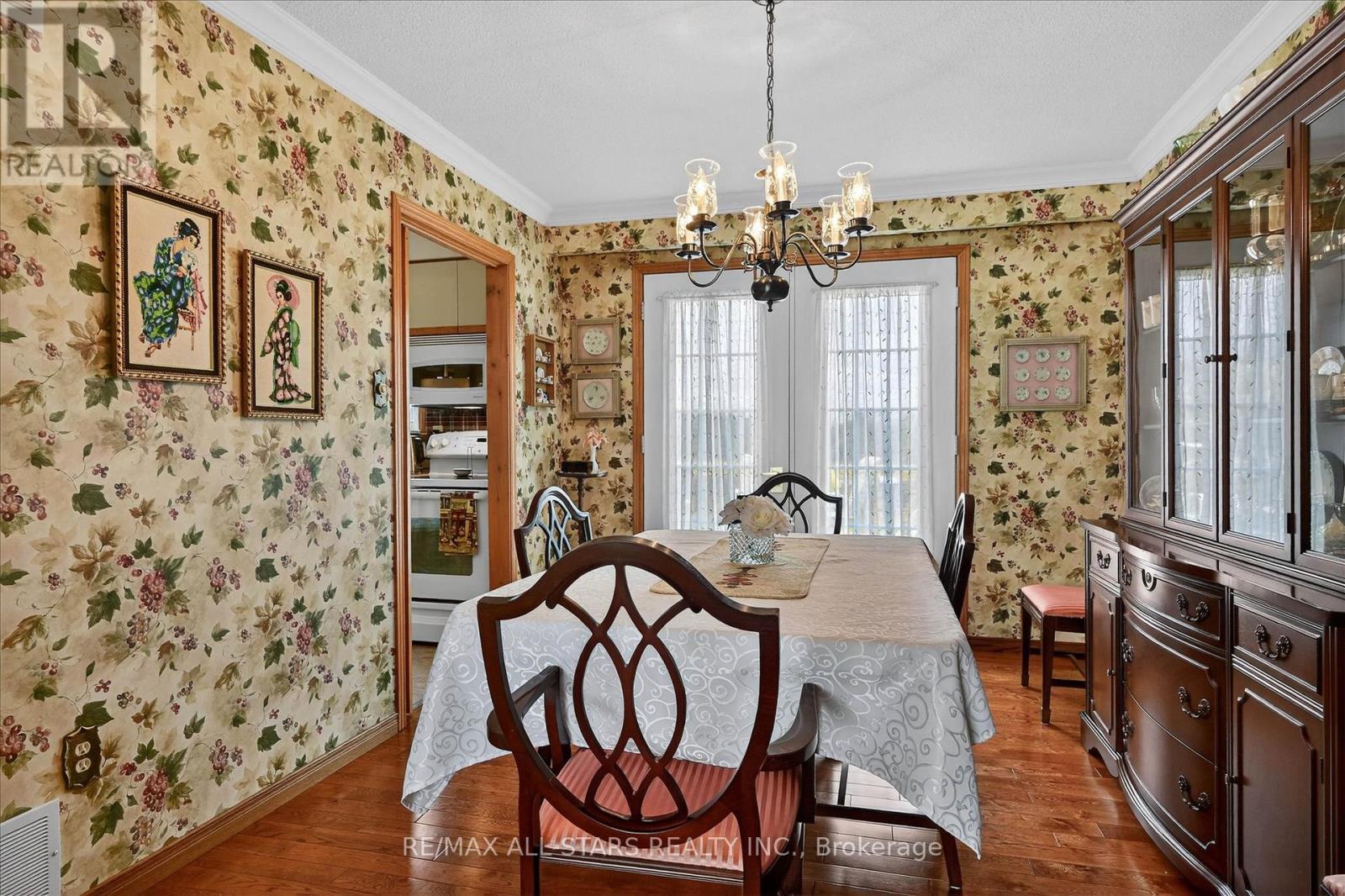 26 Applewood Crescent, Kawartha Lakes (Lindsay), Ontario  K9V 4W8 - Photo 9 - X12969180