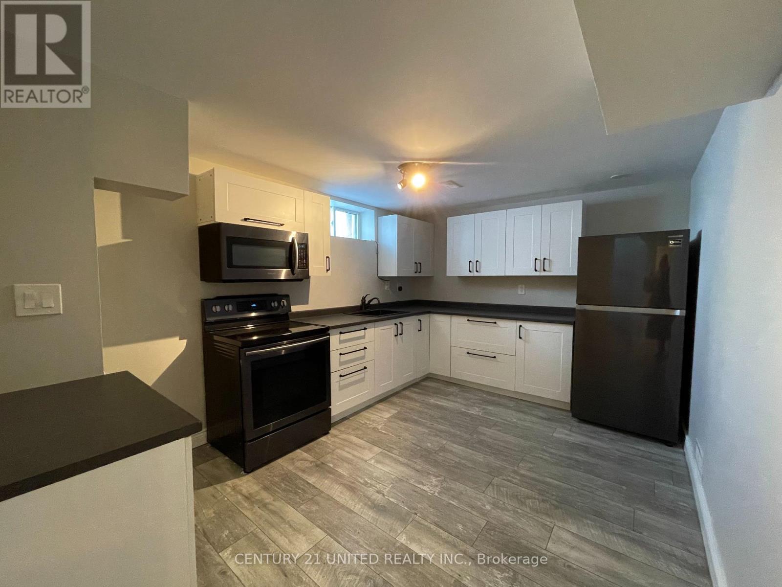 Lower - 685 Armour Road, Peterborough (Ashburnham Ward 4), Ontario  K9H 1Z5 - Photo 3 - X12969550