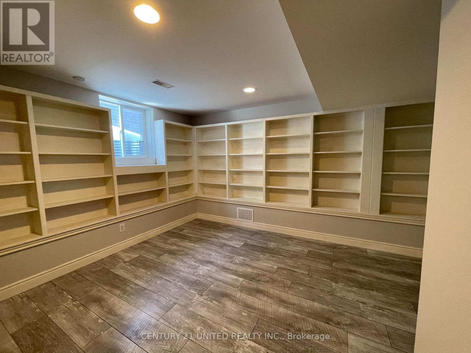 Lower - 685 Armour Road, Peterborough (Ashburnham Ward 4), Ontario  K9H 1Z5 - Photo 8 - X12969550