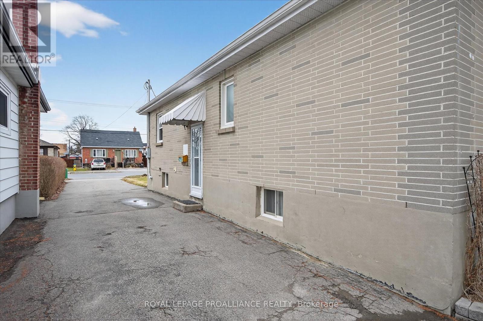 733 Cameron Street, Peterborough (Otonabee Ward 1), Ontario  K9J 4A1 - Photo 38 - X12970514