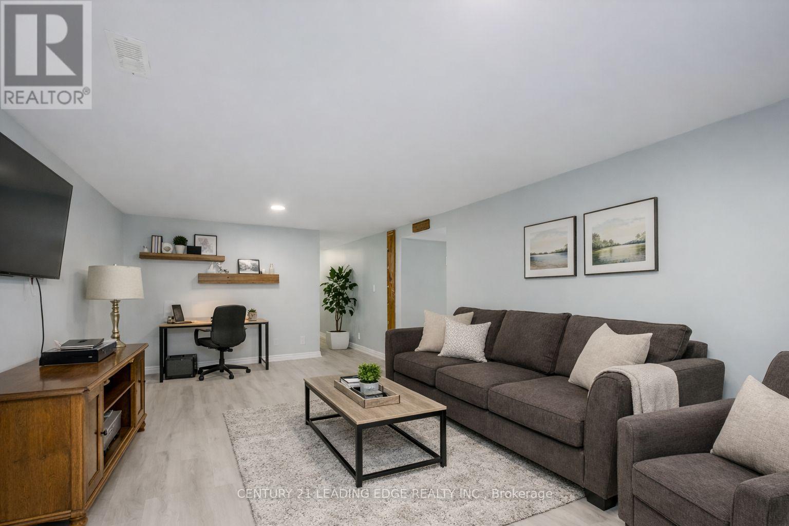 306 Lindan (Room 1) Avenue, Selwyn, Ontario  K9L 1K6 - Photo 5 - X12970516