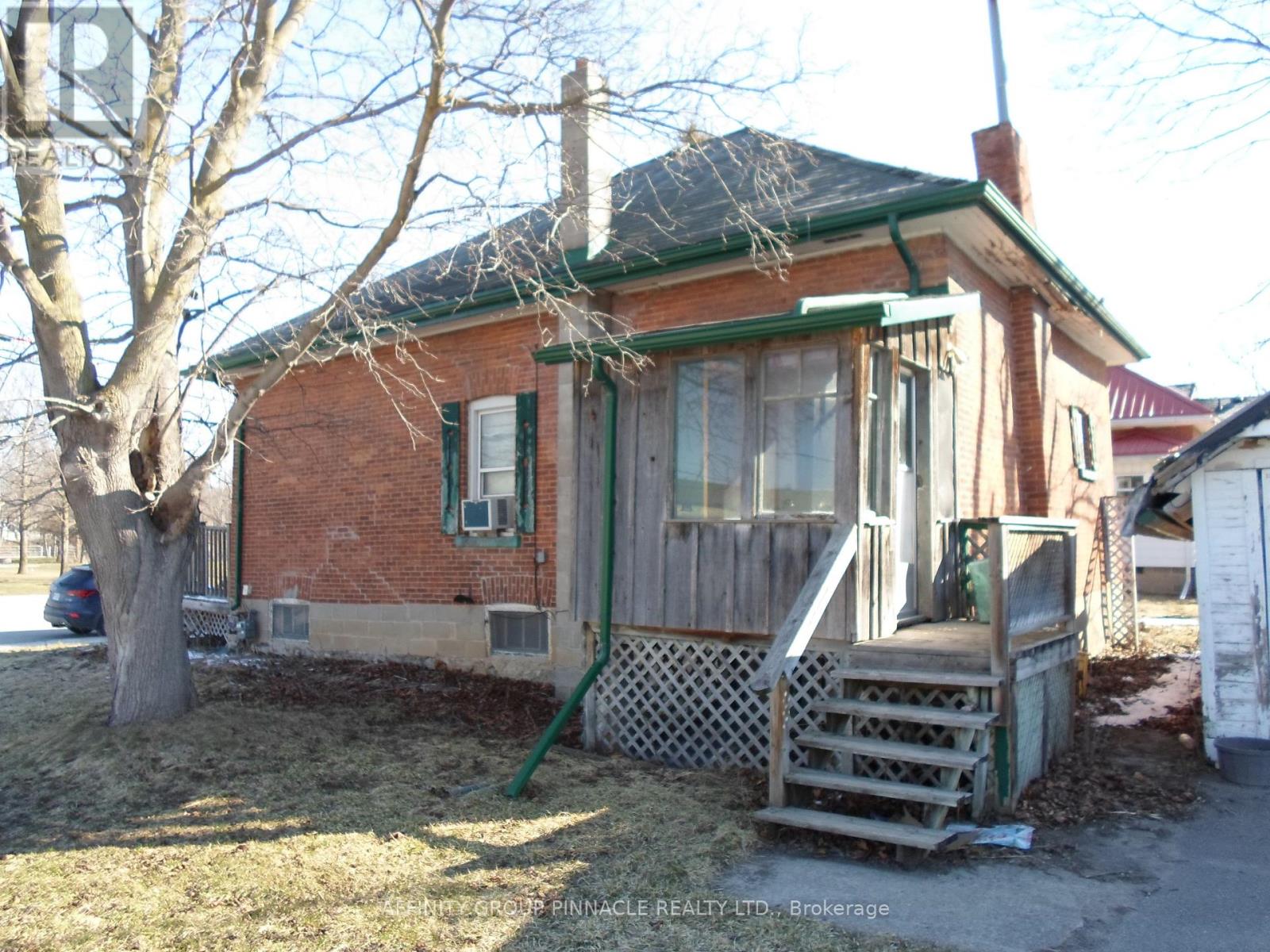 19 Kent Street E, Kawartha Lakes (Lindsay), Ontario  K9V 2C3 - Photo 2 - X12970732