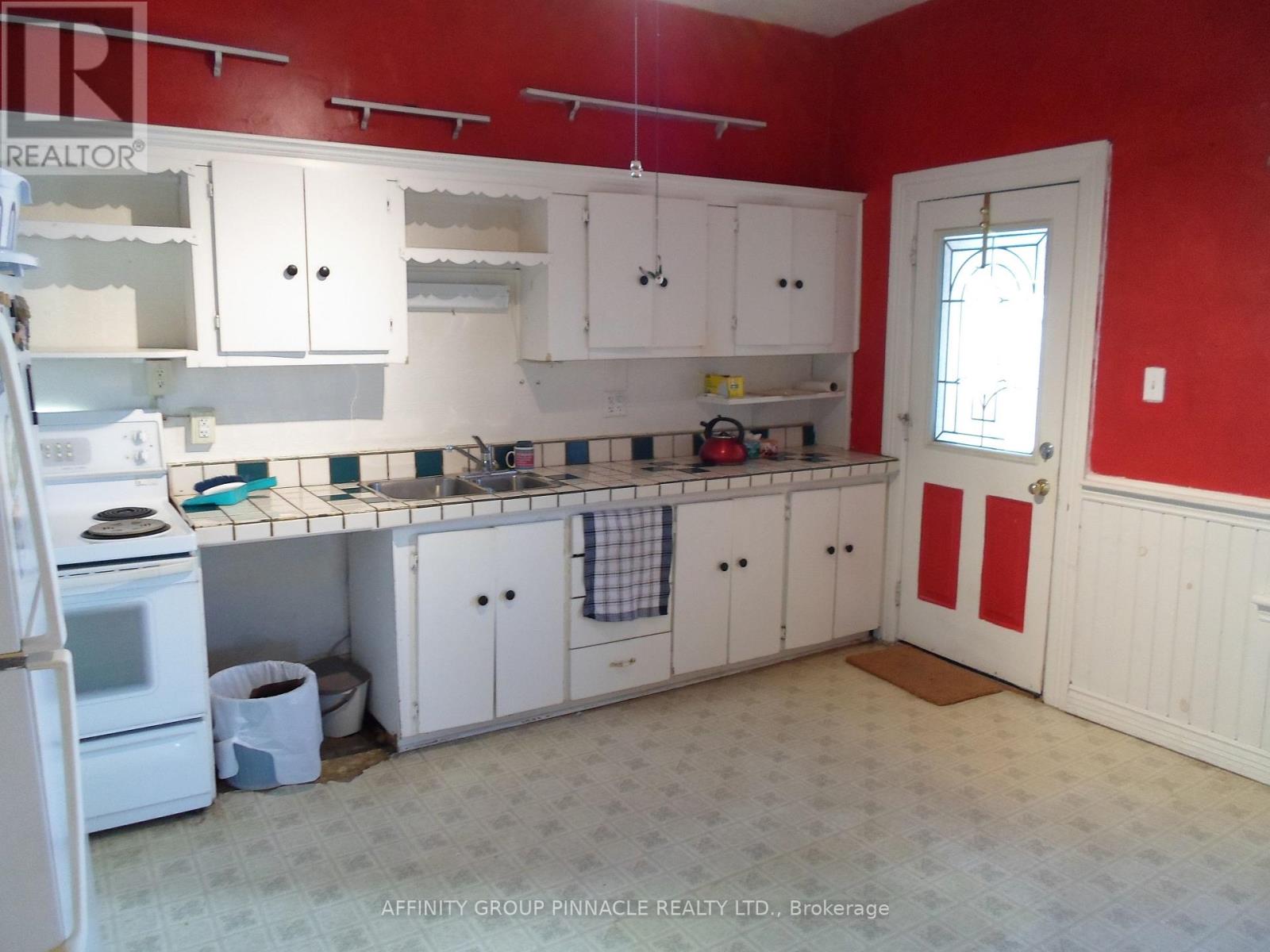 19 Kent Street E, Kawartha Lakes (Lindsay), Ontario  K9V 2C3 - Photo 3 - X12970732