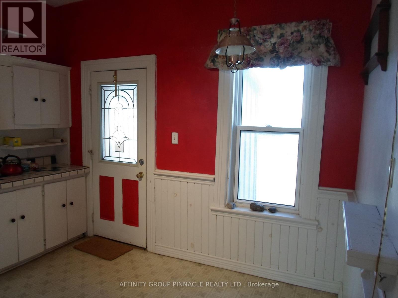 19 Kent Street E, Kawartha Lakes (Lindsay), Ontario  K9V 2C3 - Photo 4 - X12970732