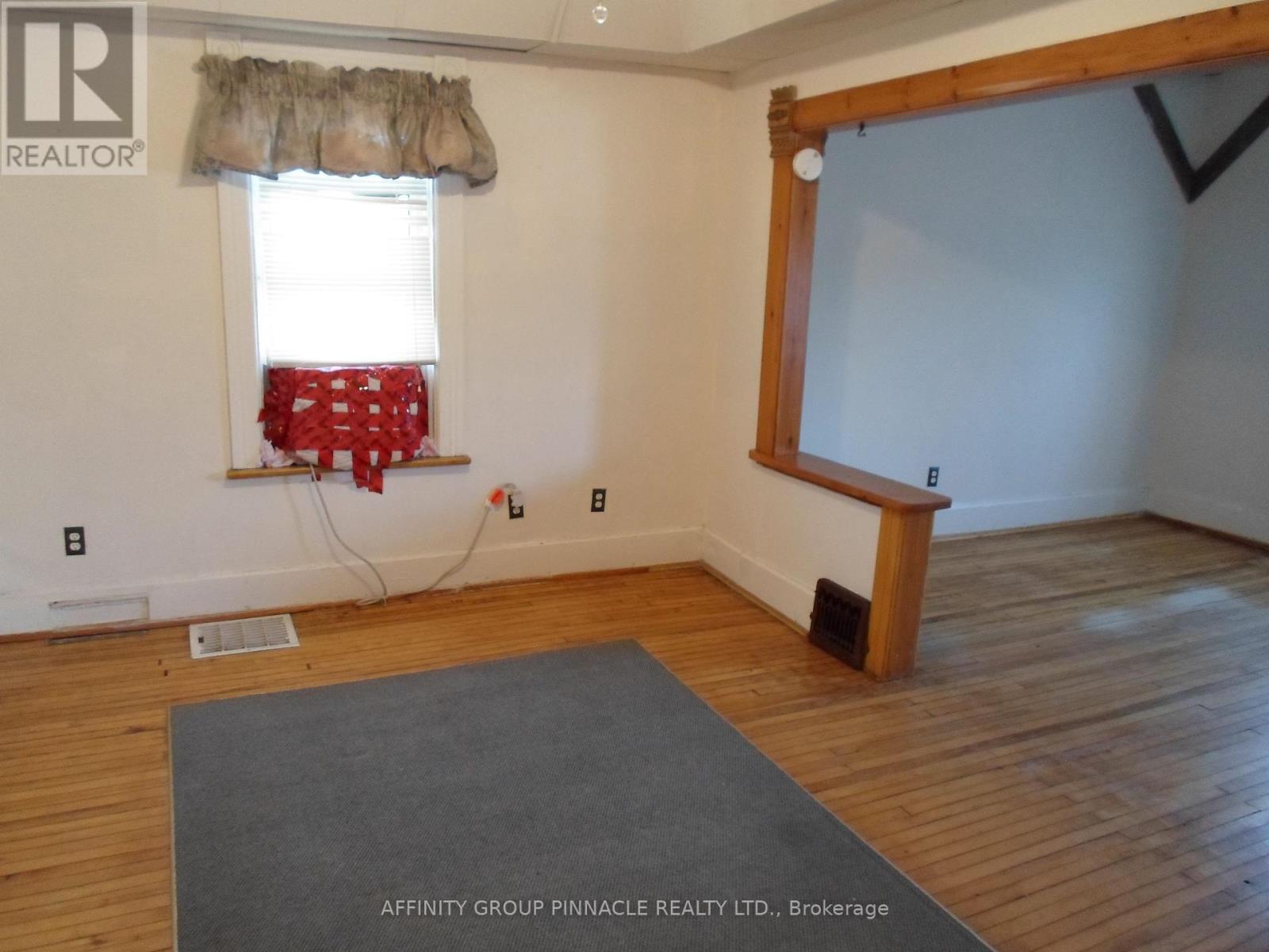 19 Kent Street E, Kawartha Lakes (Lindsay), Ontario  K9V 2C3 - Photo 6 - X12970732