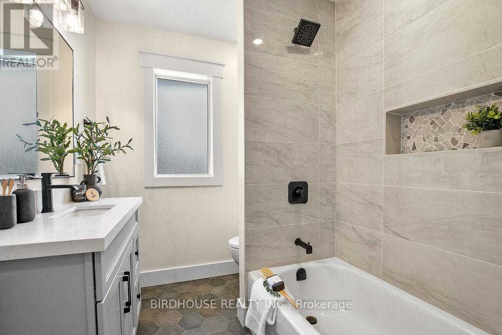 Main Floor - 813 Aylmer Street N, Peterborough (Northcrest Ward 5), Ontario  K9H 3Y3 - Photo 14 - X12971618