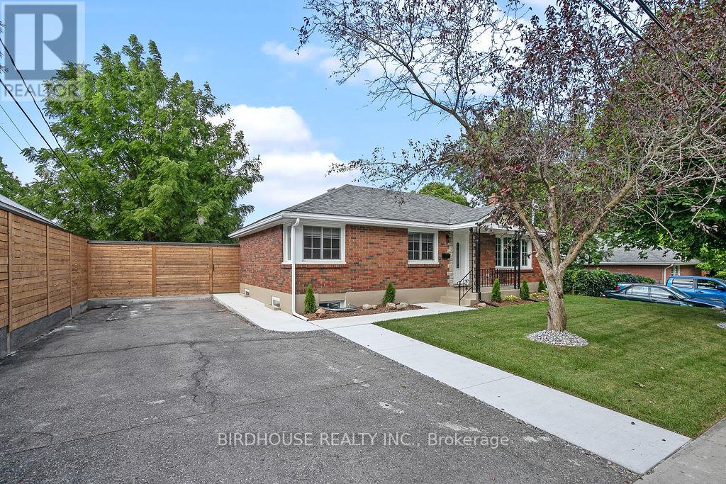 Main Floor - 813 Aylmer Street N, Peterborough (Northcrest Ward 5), Ontario  K9H 3Y3 - Photo 2 - X12971618