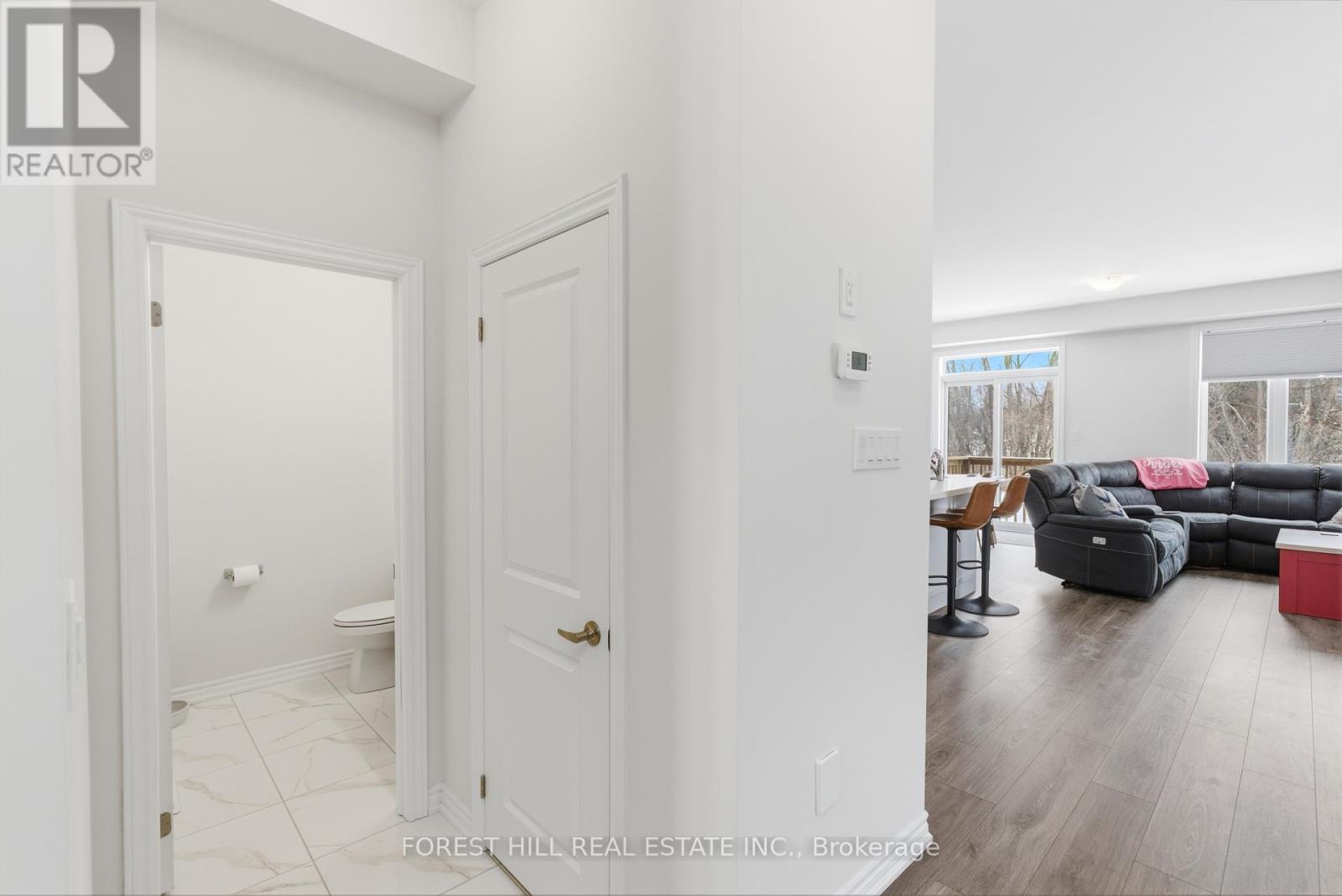 57 Hickey Lane, Kawartha Lakes (Lindsay), Ontario  K9V 5V5 - Photo 5 - X12971708