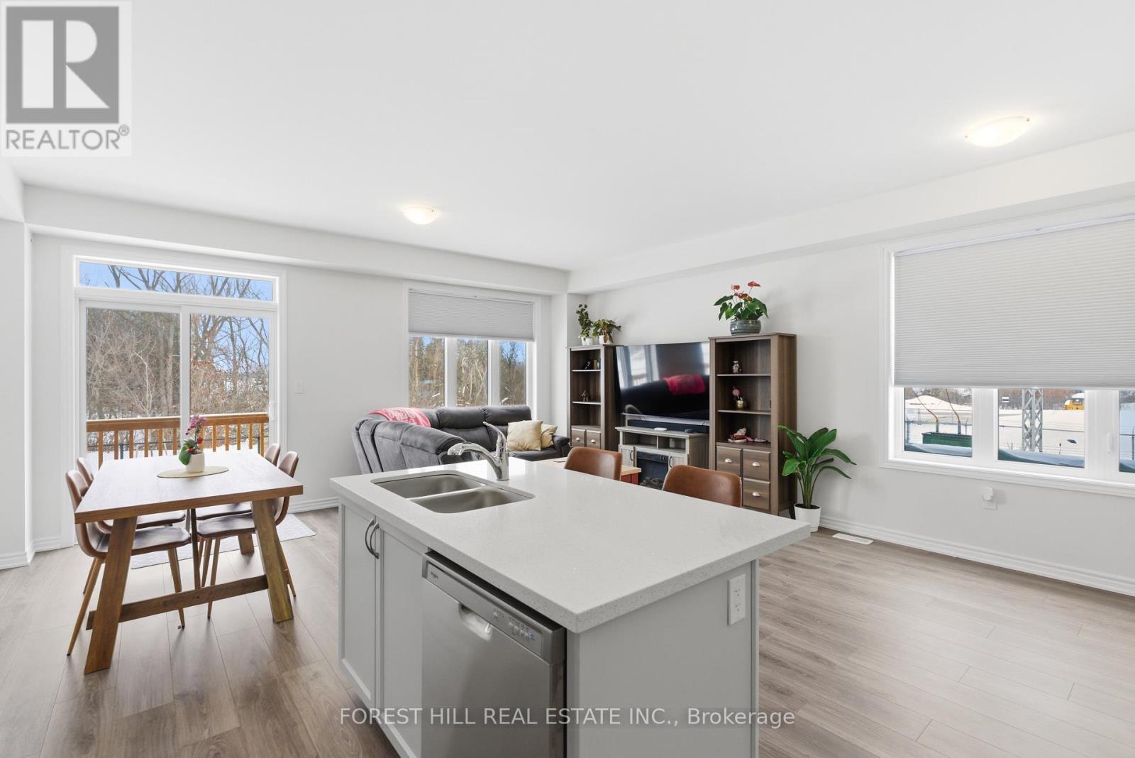 57 Hickey Lane, Kawartha Lakes (Lindsay), Ontario  K9V 5V5 - Photo 9 - X12971708