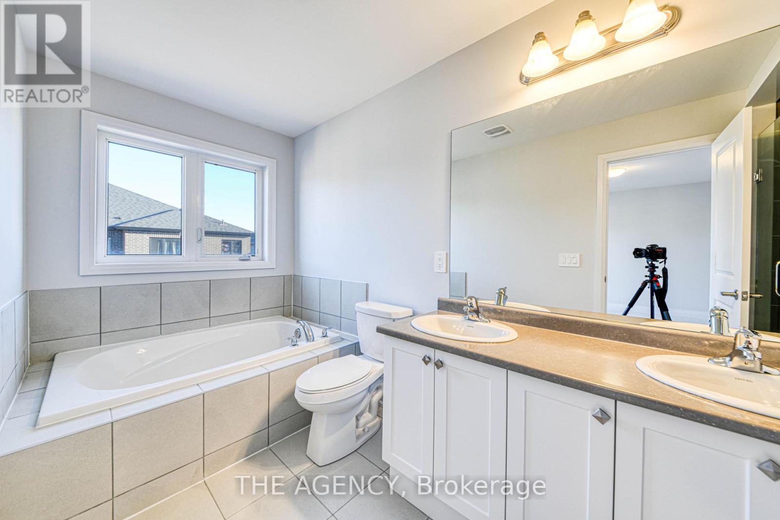 53 Butler Boulevard, Kawartha Lakes (Lindsay), Ontario  K9V 4R1 - Photo 16 - X12972524