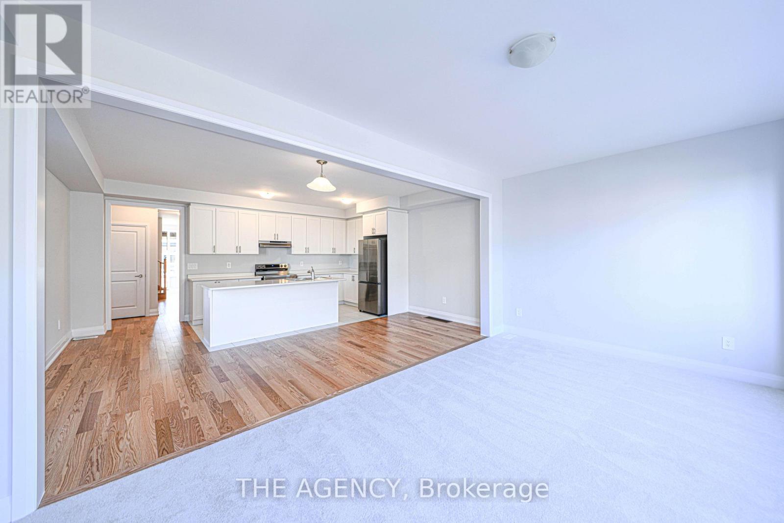 53 Butler Boulevard, Kawartha Lakes (Lindsay), Ontario  K9V 4R1 - Photo 4 - X12972524