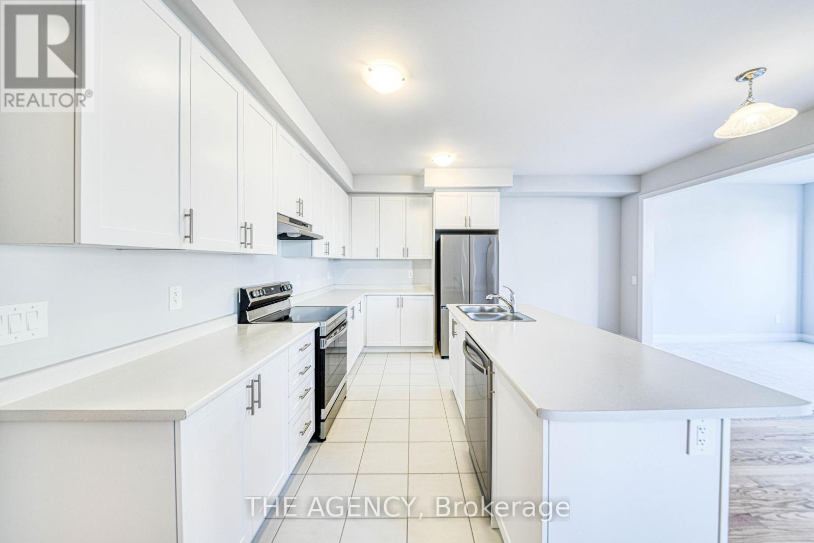 53 Butler Boulevard, Kawartha Lakes (Lindsay), Ontario  K9V 4R1 - Photo 8 - X12972524