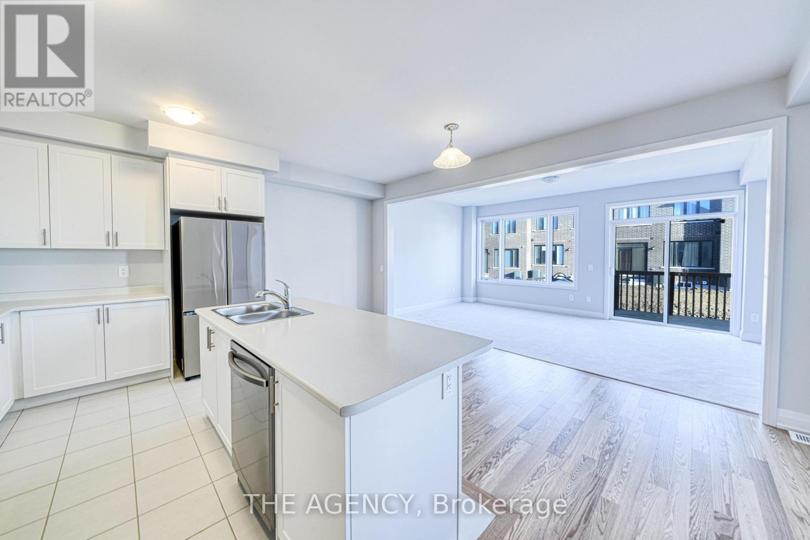 53 Butler Boulevard, Kawartha Lakes (Lindsay), Ontario  K9V 4R1 - Photo 9 - X12972524