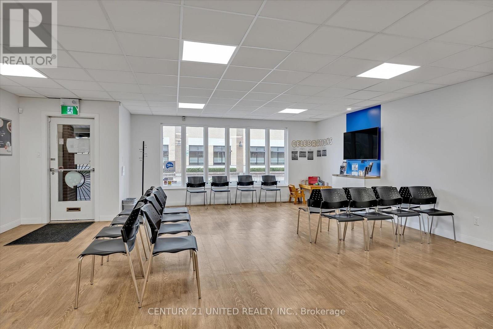 318 Stewart Street, Peterborough (Town Ward 3), Ontario  K9J 3N1 - Photo 4 - X12973236