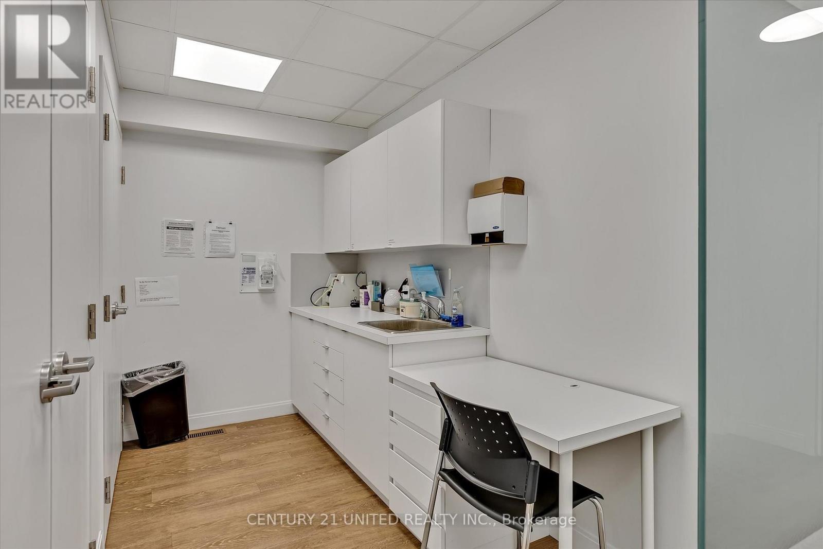 318 Stewart Street, Peterborough (Town Ward 3), Ontario  K9J 3N1 - Photo 7 - X12973236