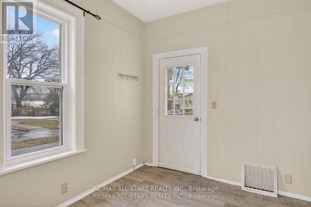 36 Caroline Street, Kawartha Lakes (Lindsay), Ontario  K9V 1T1 - Photo 6 - X12975036