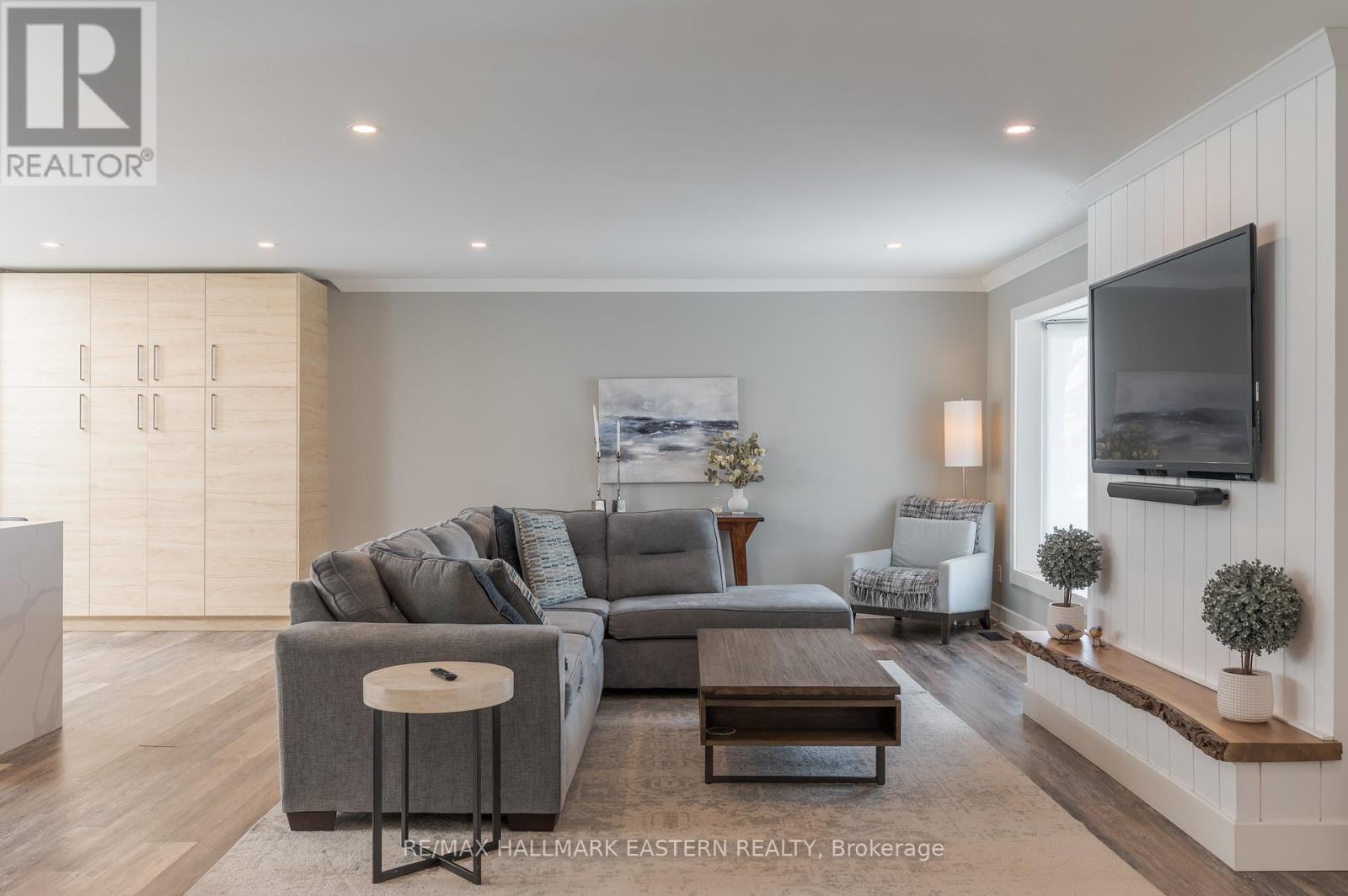 6 Weller Crescent, Peterborough (Monaghan Ward 2), Ontario  K9J 6J5 - Photo 10 - X12976078