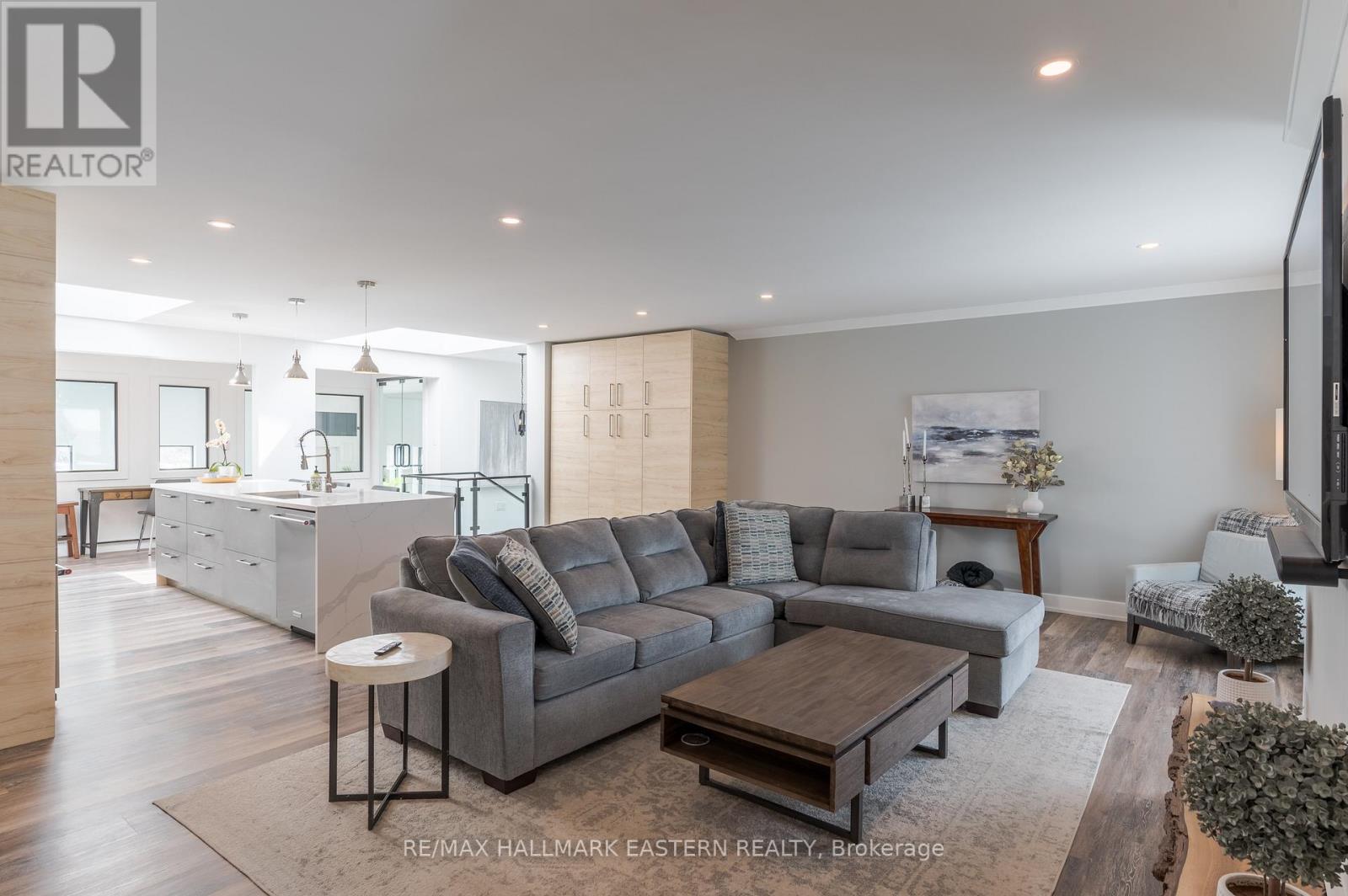 6 Weller Crescent, Peterborough (Monaghan Ward 2), Ontario  K9J 6J5 - Photo 11 - X12976078