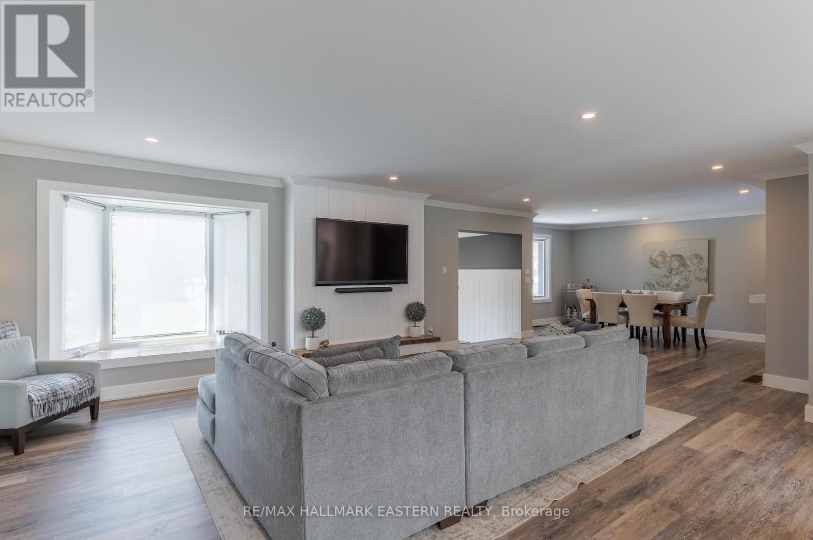 6 Weller Crescent, Peterborough (Monaghan Ward 2), Ontario  K9J 6J5 - Photo 12 - X12976078