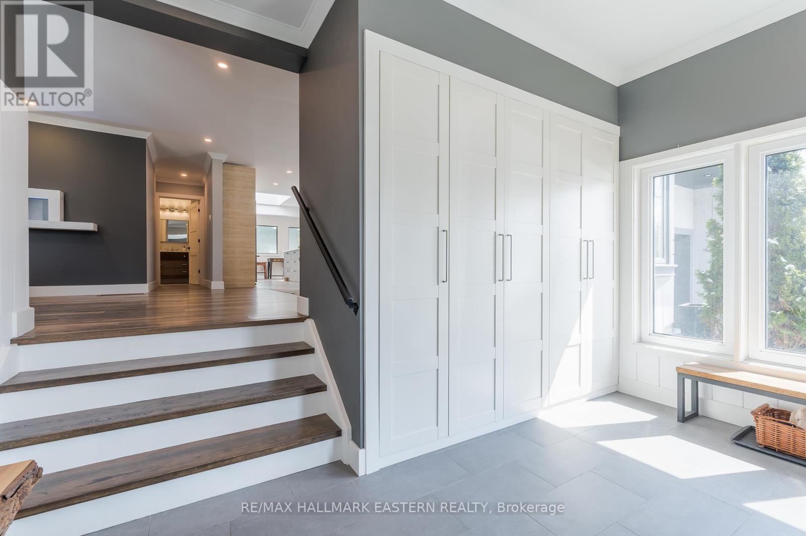 6 Weller Crescent, Peterborough (Monaghan Ward 2), Ontario  K9J 6J5 - Photo 3 - X12976078