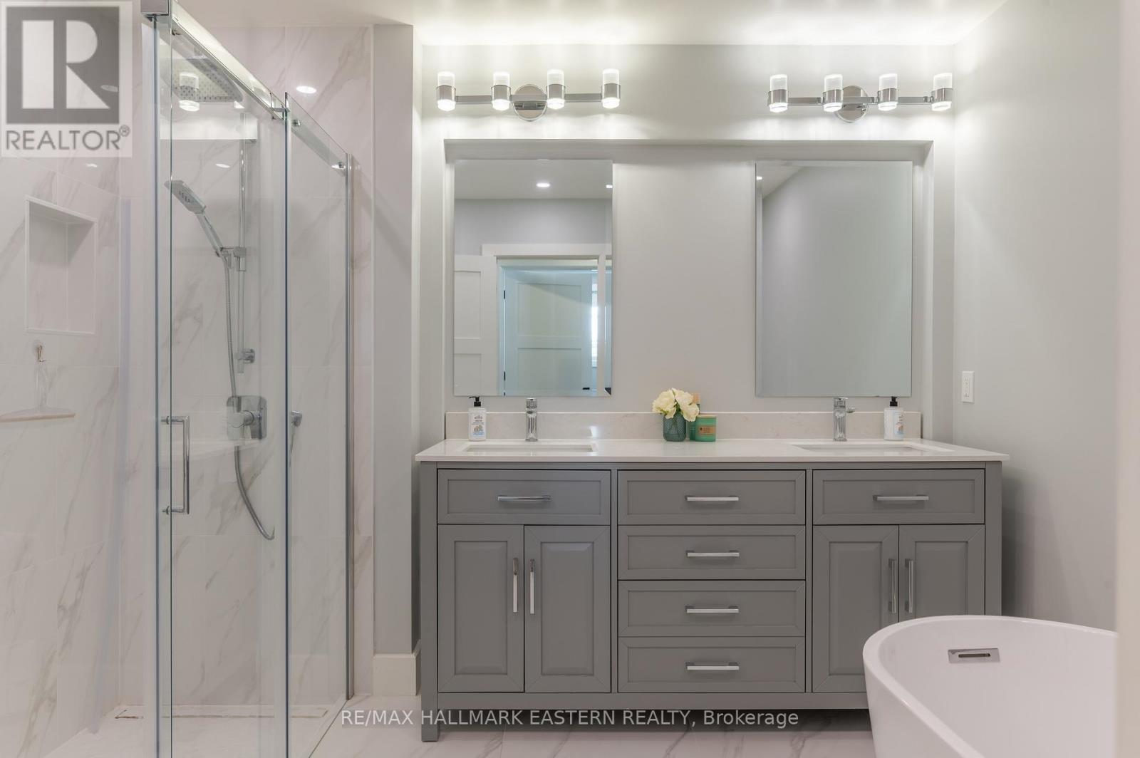 6 Weller Crescent, Peterborough (Monaghan Ward 2), Ontario  K9J 6J5 - Photo 40 - X12976078