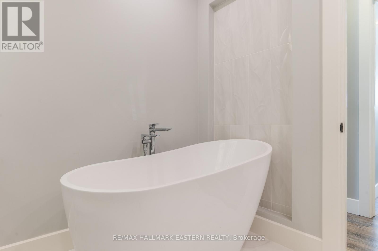 6 Weller Crescent, Peterborough (Monaghan Ward 2), Ontario  K9J 6J5 - Photo 41 - X12976078