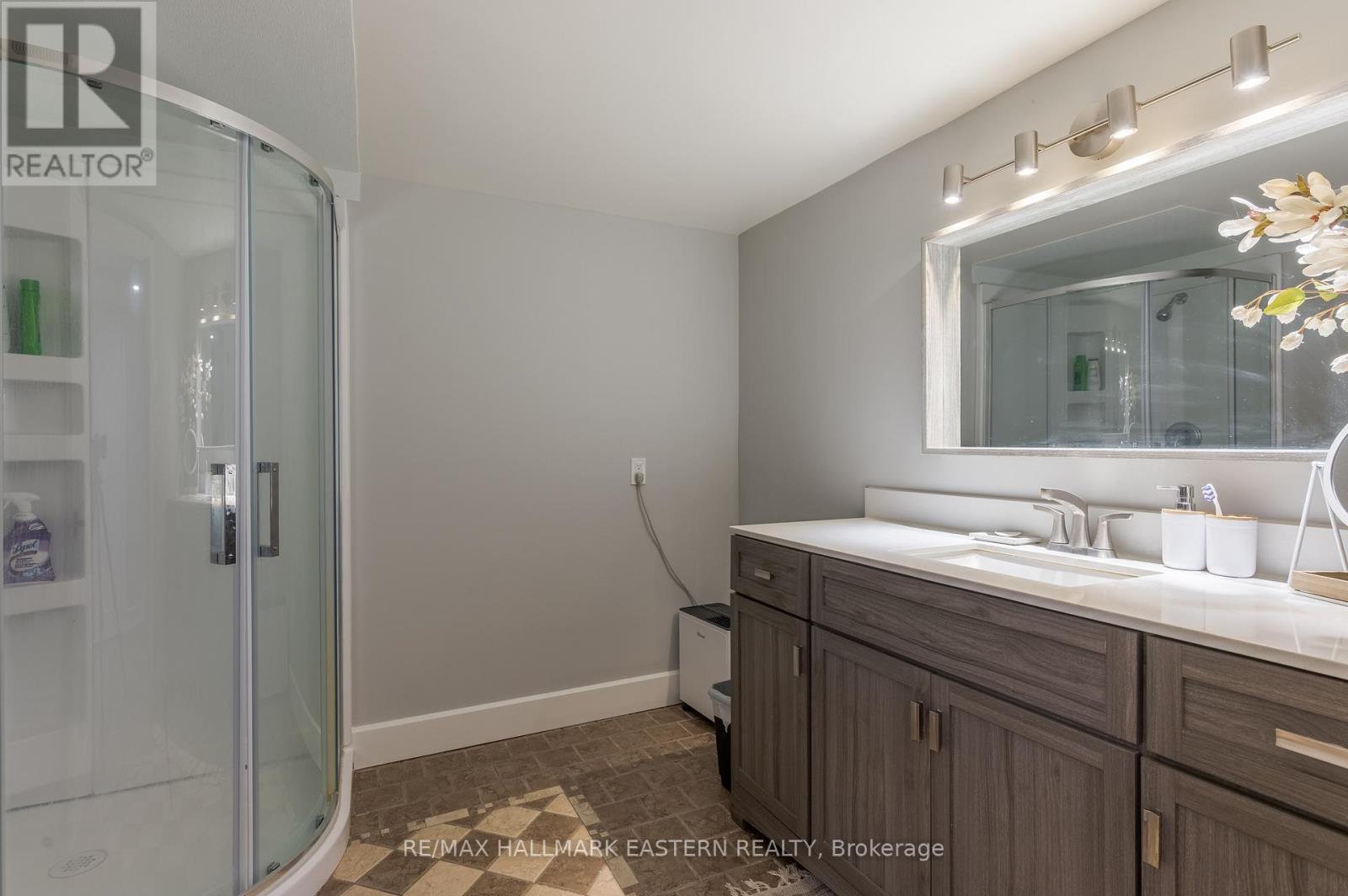 6 Weller Crescent, Peterborough (Monaghan Ward 2), Ontario  K9J 6J5 - Photo 44 - X12976078