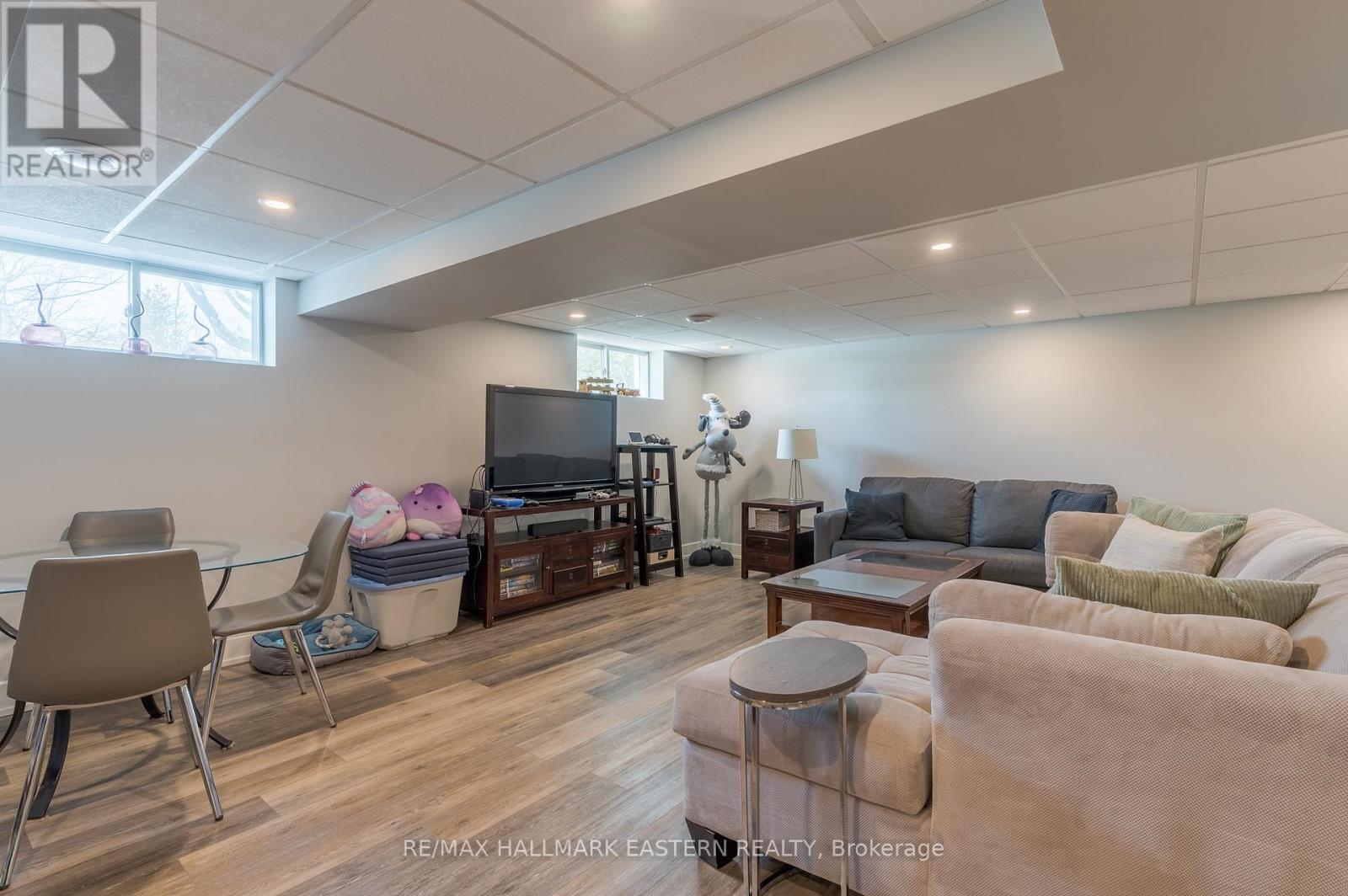 6 Weller Crescent, Peterborough (Monaghan Ward 2), Ontario  K9J 6J5 - Photo 45 - X12976078