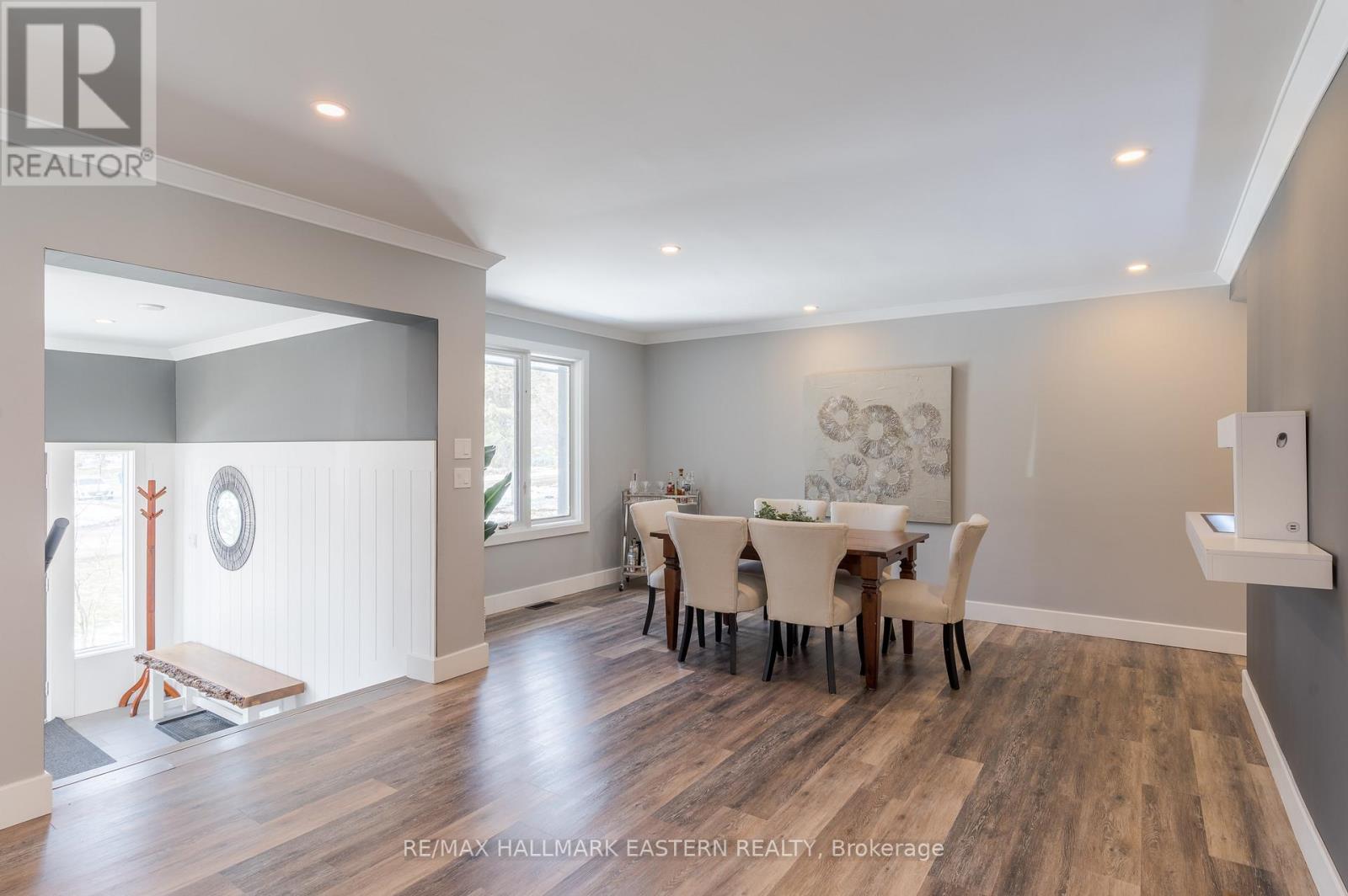 6 Weller Crescent, Peterborough (Monaghan Ward 2), Ontario  K9J 6J5 - Photo 5 - X12976078