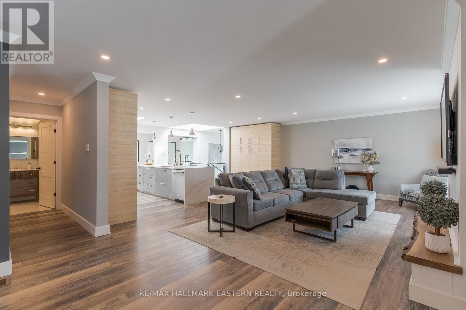 6 Weller Crescent, Peterborough (Monaghan Ward 2), Ontario  K9J 6J5 - Photo 8 - X12976078