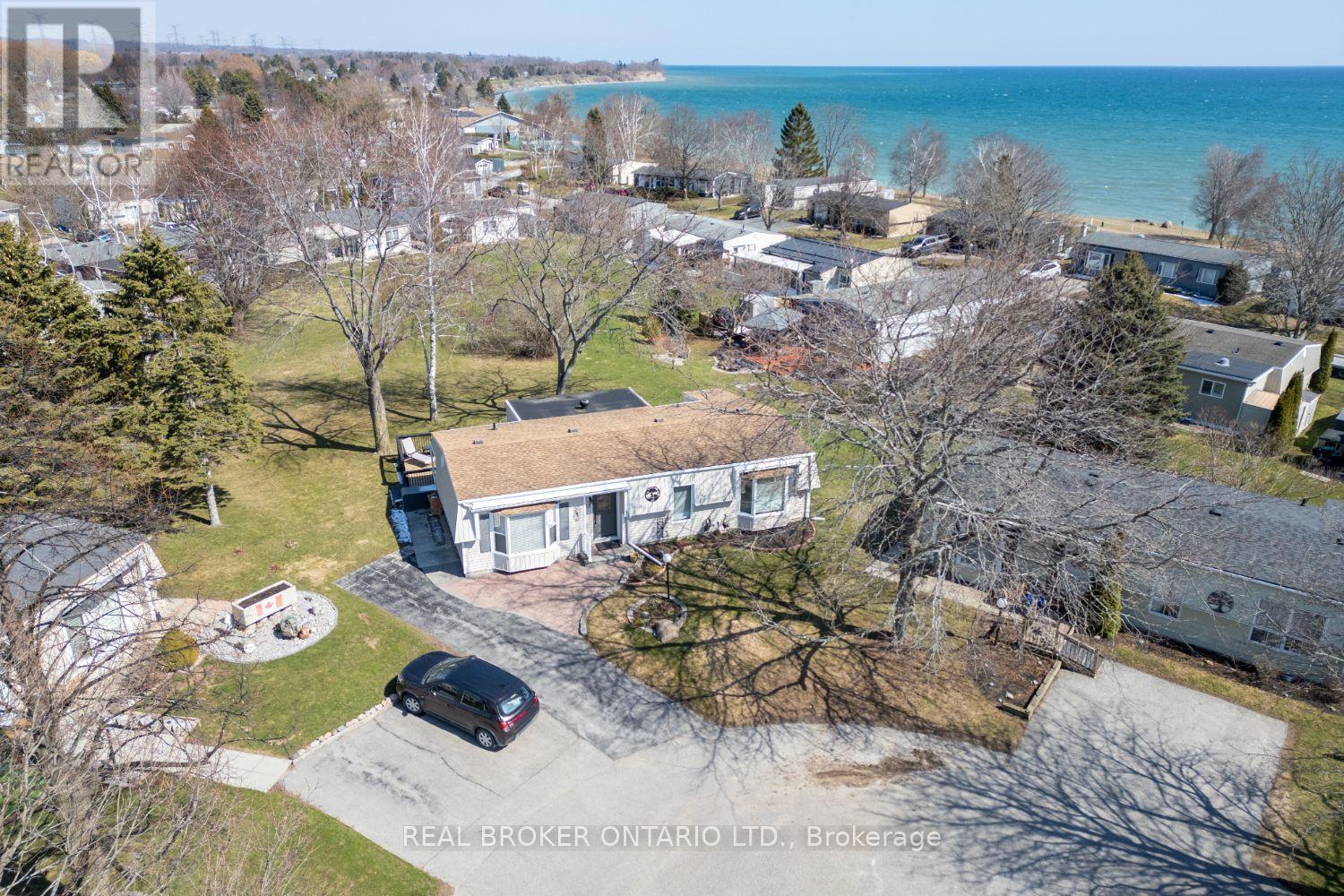 22 Champlain Court, Clarington (Newcastle), Ontario  L1B 1A5 - Photo 3 - E12976780