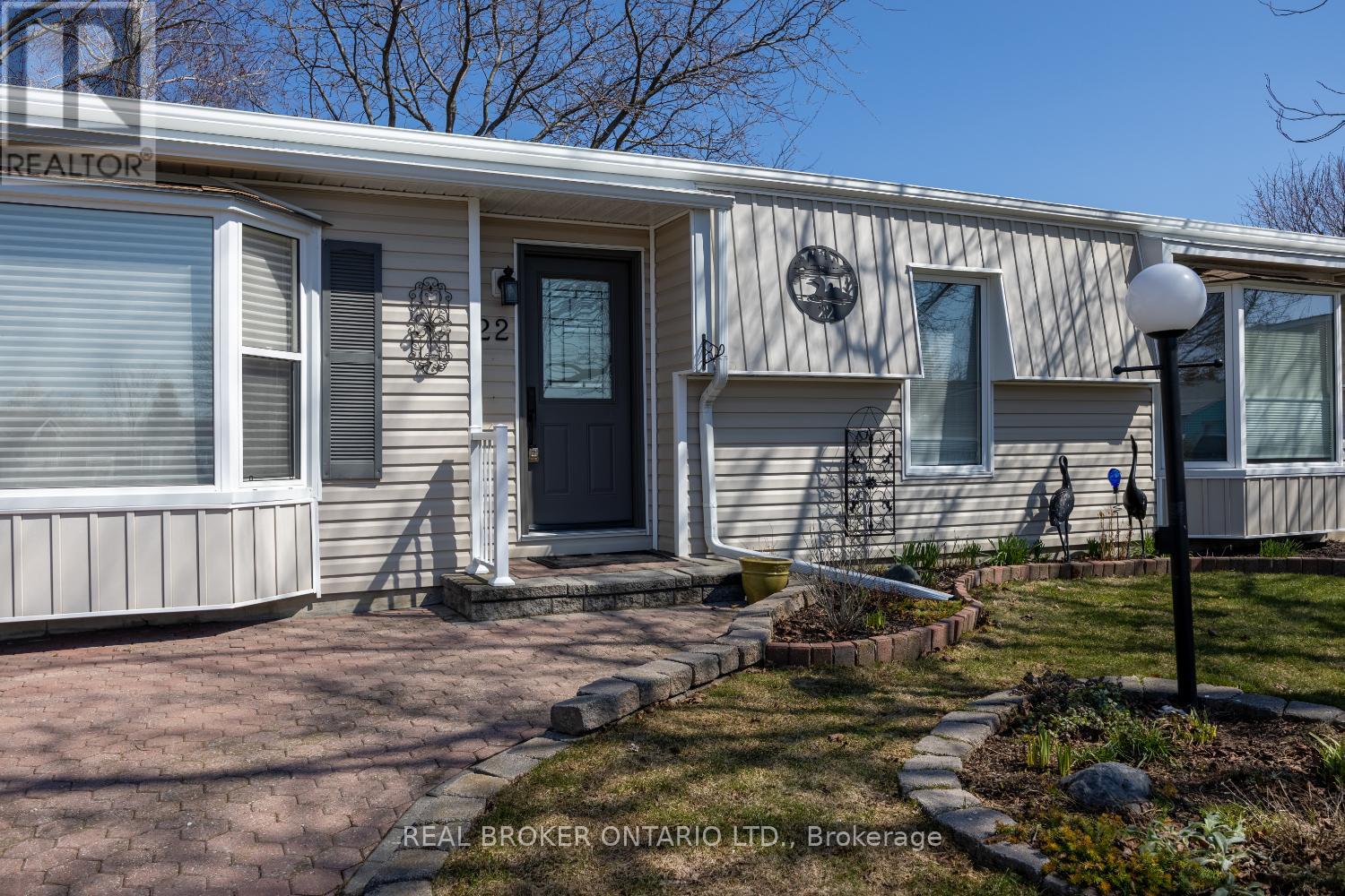 22 Champlain Court, Clarington (Newcastle), Ontario  L1B 1A5 - Photo 4 - E12976780